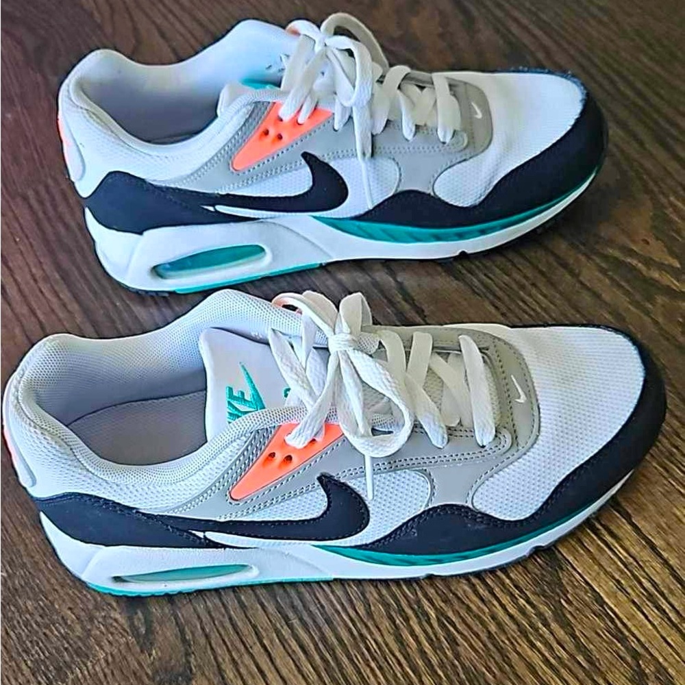 Women’s Nike Air Max Correlate